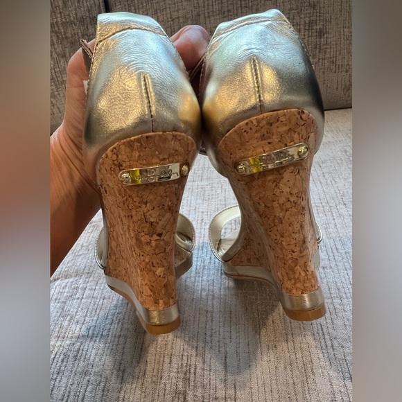 LILLY PULITZER BRIDGETT GOLD METALLIC LEATHER SANDALS size 7 - Picture 12 of 12